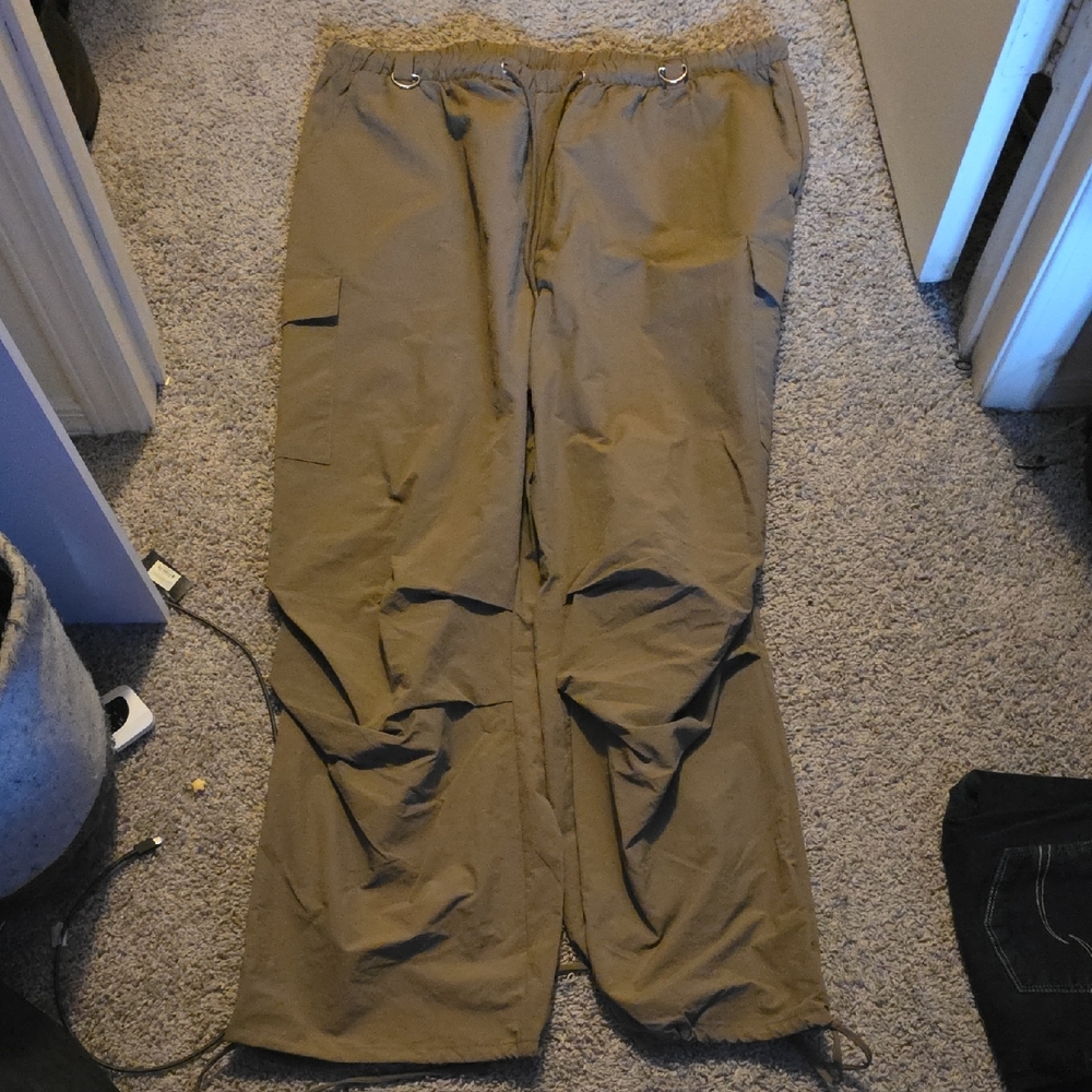 Fashion Nova  Cargo Pants in Olive